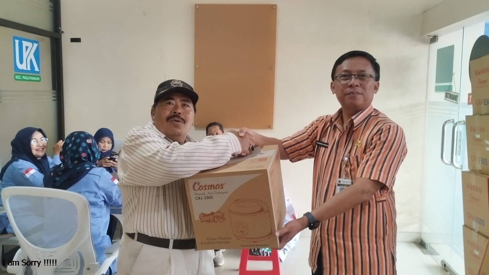 Penyerahan bantuan sosial peralatan produktif kepada warga